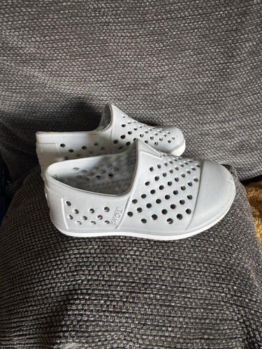 Kids size toms shoes - kids,